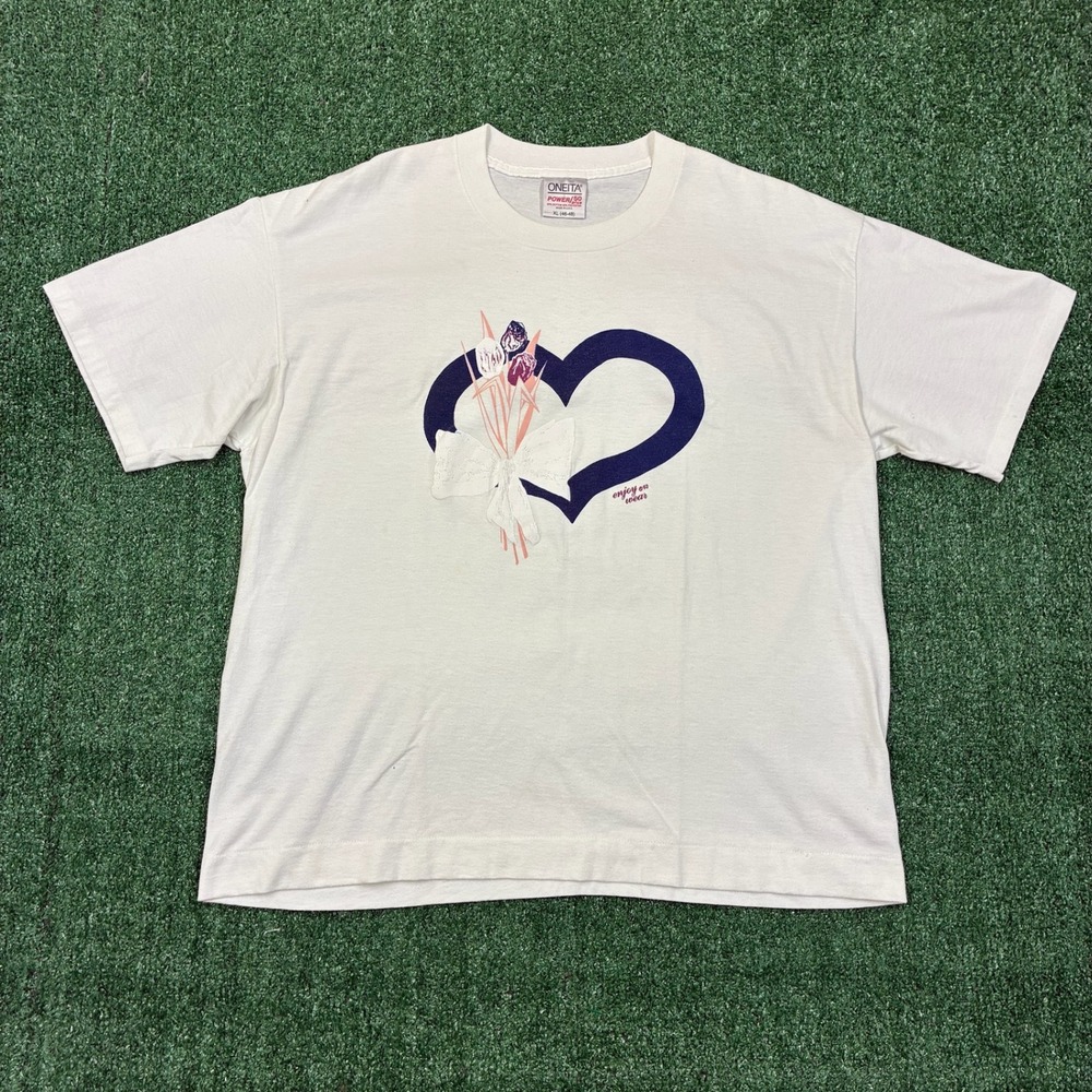 Vintage 90s Heart‎ floral bouquet graphic T-shirt